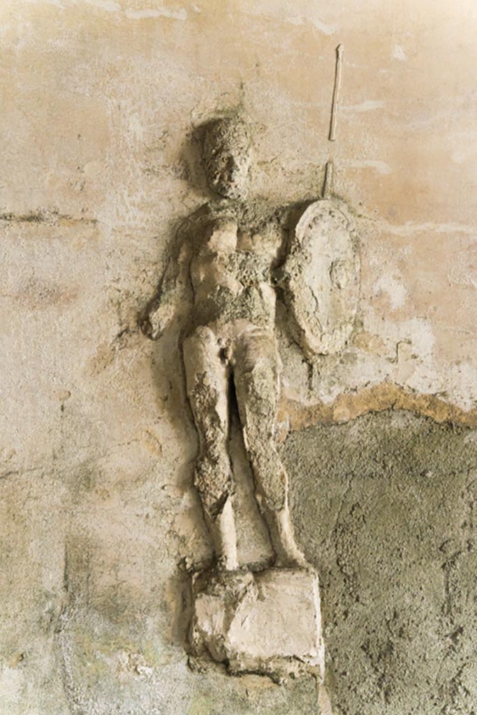 Herculaneum Suburban Baths. October 2023. 
Tepidarium, detail of stucco warrior from centre of east wall. Photo courtesy of Johannes Eber.